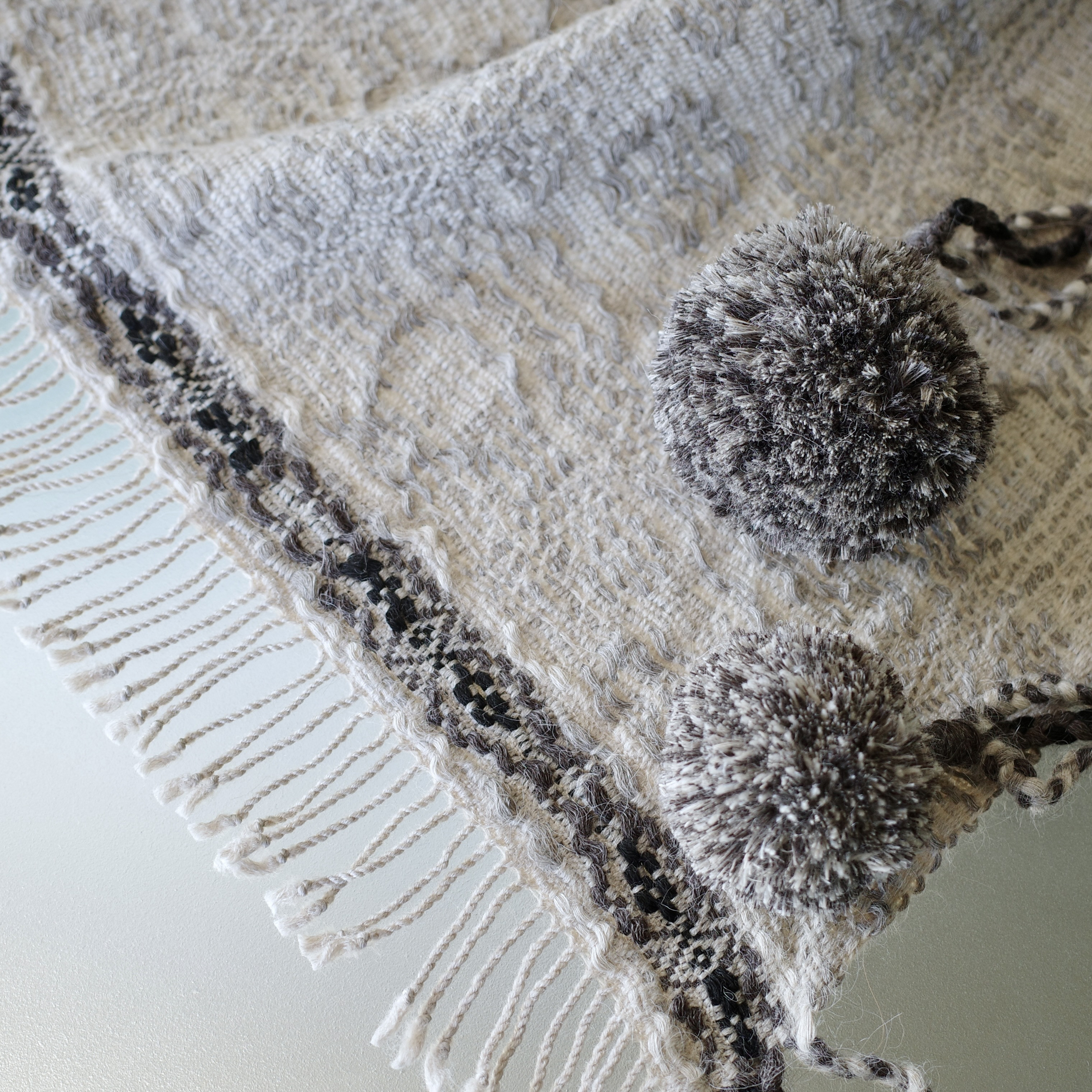 手織り オーバーショット織 ポンポンマフラー Handwoven TMMS24165