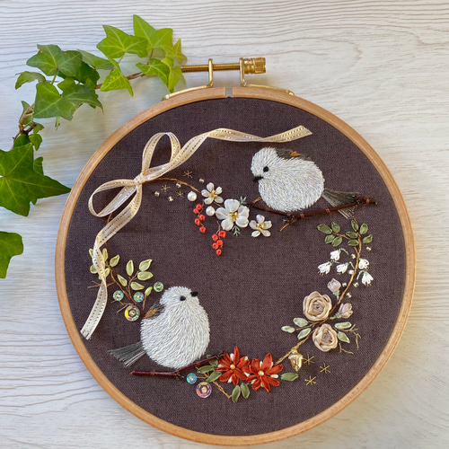 シマエナガ 手刺繍 動物刺繍 ビーズ リボン刺繍 フレーム タペストリー