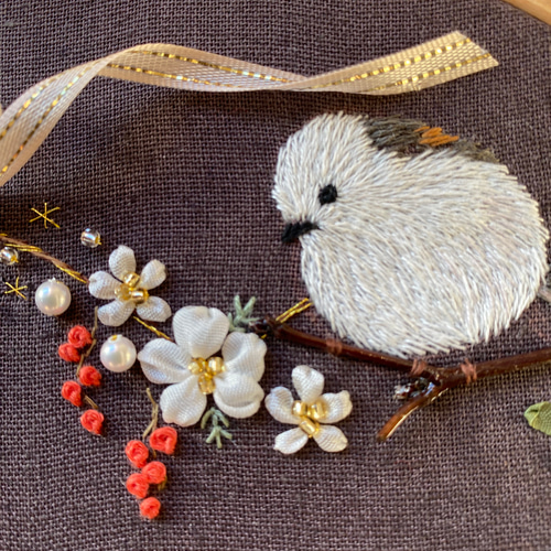 シマエナガ 手刺繍 動物刺繍 ビーズ リボン刺繍 フレーム タペストリー