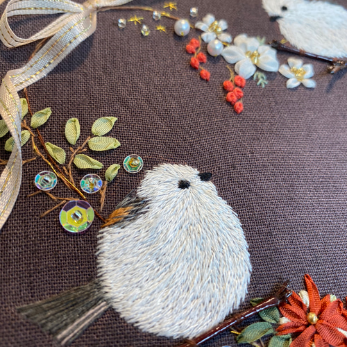 シマエナガ 手刺繍 動物刺繍 ビーズ リボン刺繍 フレーム タペストリー