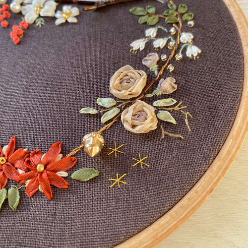 シマエナガ 手刺繍 動物刺繍 ビーズ リボン刺繍 フレーム タペストリー