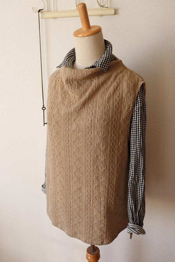 ボトルネックベスト（ケーブルニット/ベージュ） 9枚目の画像