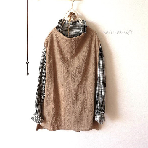 ボトルネックベスト（ケーブルニット/ベージュ） ニット・セーター