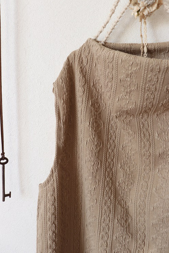 ボトルネックベスト（ケーブルニット/ベージュ） 4枚目の画像