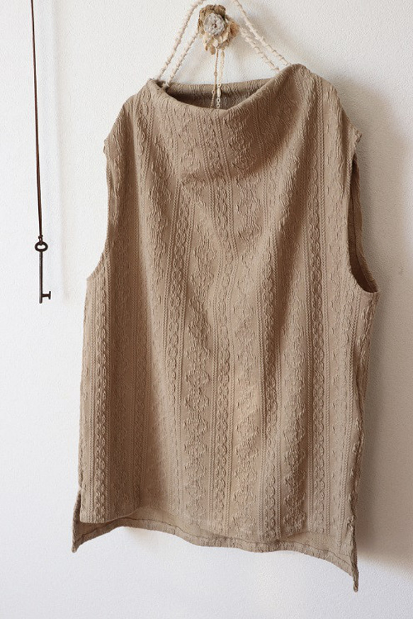 ボトルネックベスト（ケーブルニット/ベージュ） 3枚目の画像
