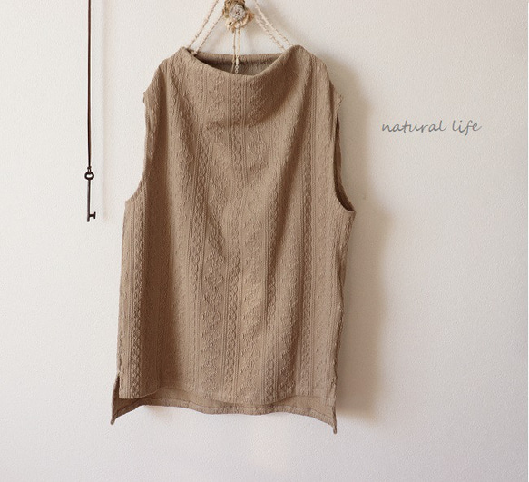 ボトルネックベスト（ケーブルニット/ベージュ） 2枚目の画像