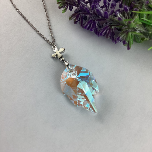 レアカラー スワロフスキー#6735、26mmリーフペンダント〜クリスタル