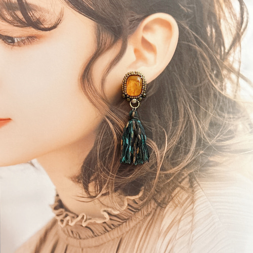 大ぶりピアス/ビーズ刺繍/タッセル/アンティーク/グリーン/ピアス