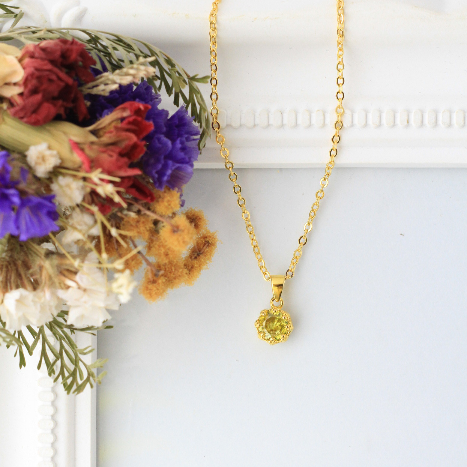 【希少石／7月誕生石】超高品質スフェーン　グリーン系　多色性　王冠ネックレス