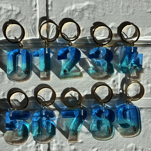 数字 キーホルダー バッグチャーム レジンアート海 海の雑貨