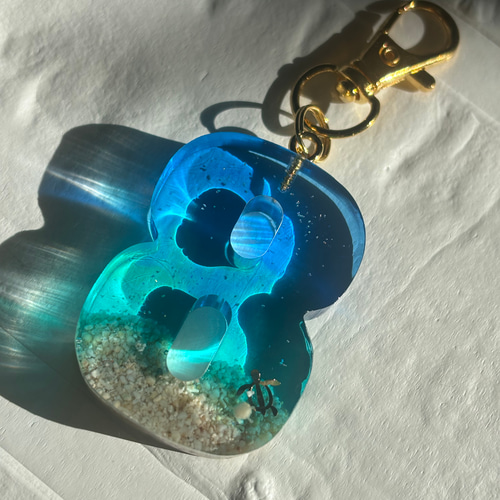 海 数字 キーホルダー 青 ブルー オーダーメイド 星の砂 レジン 海 数字 キーホルダー 青 ブルー オーダーメイド 星の砂 レジン