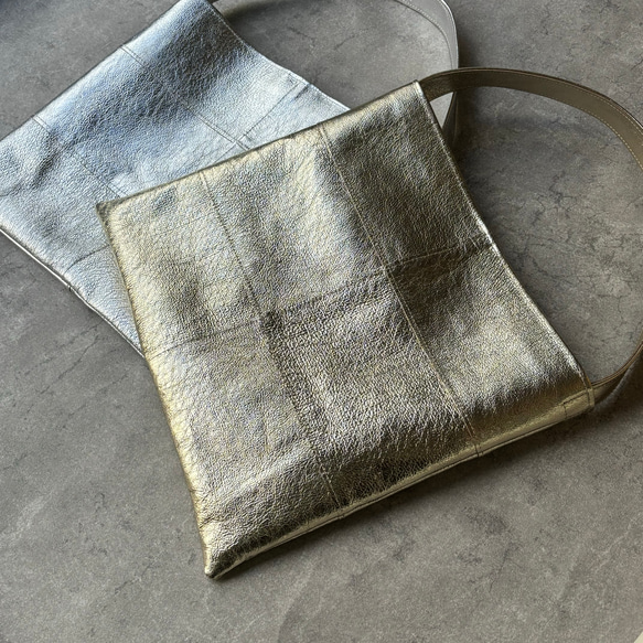ピッグスキンのワンハンドルバッグ　Mサイズ  メタリックレザー 12枚目の画像