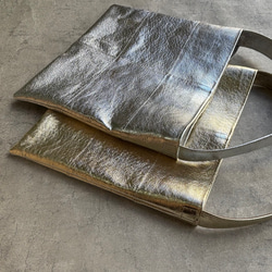 ピッグスキンのワンハンドルバッグ　Mサイズ  メタリックレザー 8枚目の画像