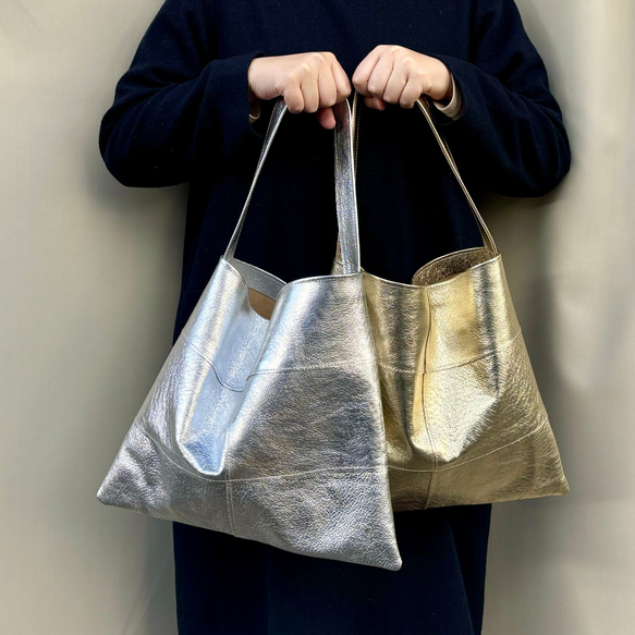 ピッグスキンのワンハンドルバッグ　Mサイズ  メタリックレザー 1枚目の画像