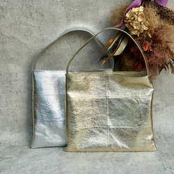 ピッグスキンのワンハンドルバッグ　Mサイズ  メタリックレザー 2枚目の画像