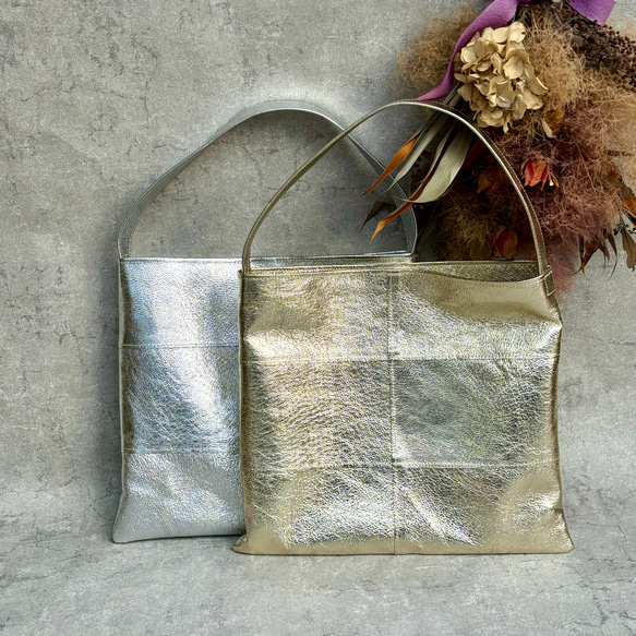 ピッグスキンのワンハンドルバッグ　Mサイズ  メタリックレザー 2枚目の画像