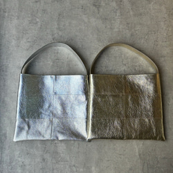 ピッグスキンのワンハンドルバッグ　Mサイズ  メタリックレザー 11枚目の画像