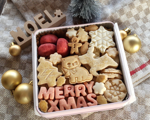 ねこたちとホワイトクリスマス♪クッキー缶」（M）【配達日指定12/25