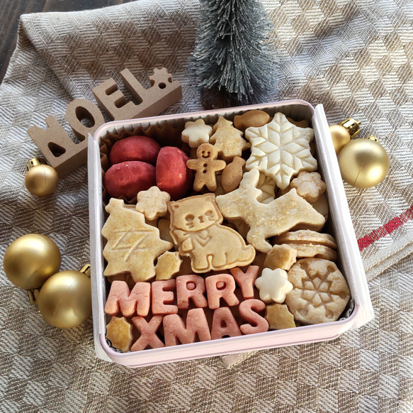 ねこたちとホワイトクリスマス♪クッキー缶」（M）【配達日指定12/25
