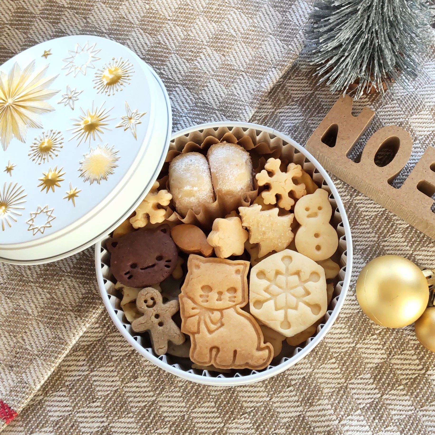 【sana】M&S ホットチョコレートトレイン缶&クリスマス限定クッキー缶 sana様専用】M&S ホットチョコレートトレイン缶&クリスマス限定