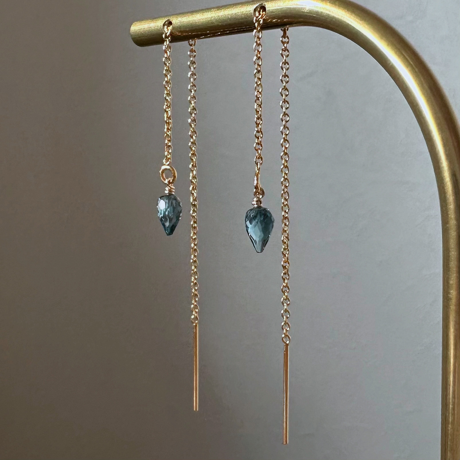 ロンドンブルートパーズ チェーンピアス 14Kgf