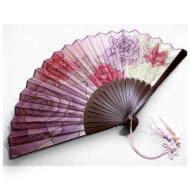 絹扇子（薔薇の花）（薄生成色・薄赤色） 19,440円