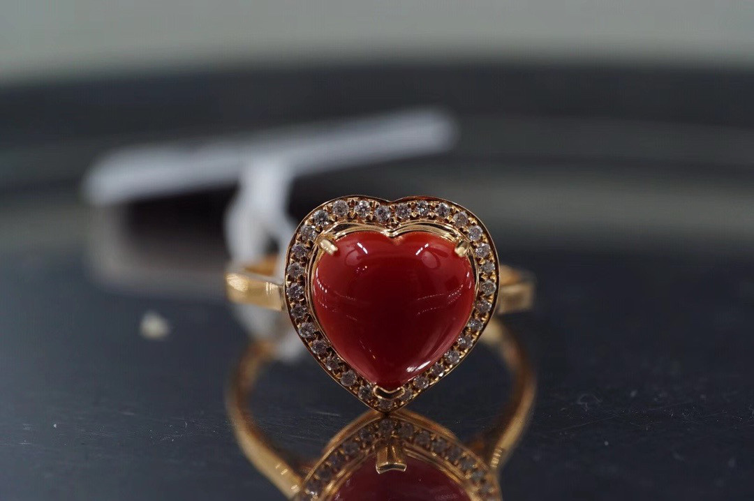 「Merry Christmas」 K18 天然血赤サンゴ 珊瑚 天然ダイヤモンド　情熱　3月誕生石　リング