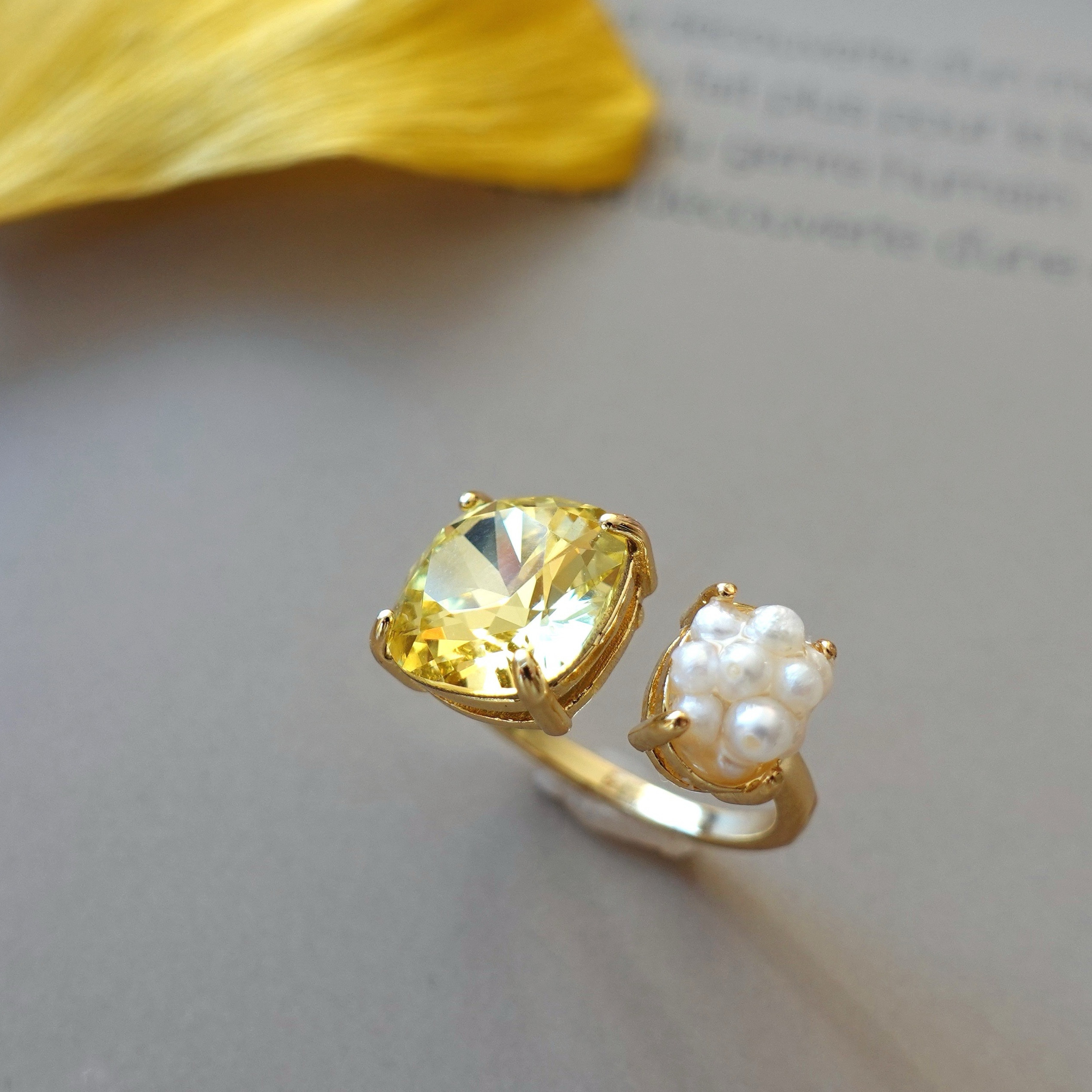 秋色 オープンリング 銀杏 × パール   / フリーサイズ  指輪 フォークリング