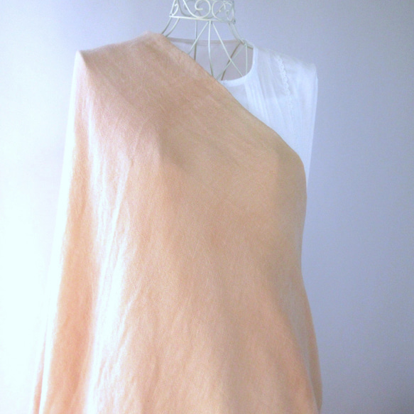 草木染め・ウールコットン・大判ロングストール・優しいベージュのアボカド染め 10枚目の画像