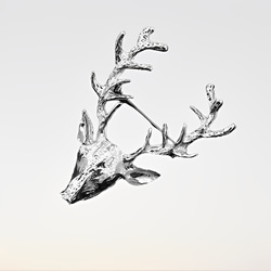 銀製シカ 雄鹿のブローチ 森の動物彫刻 925製ブローチ ブローチ