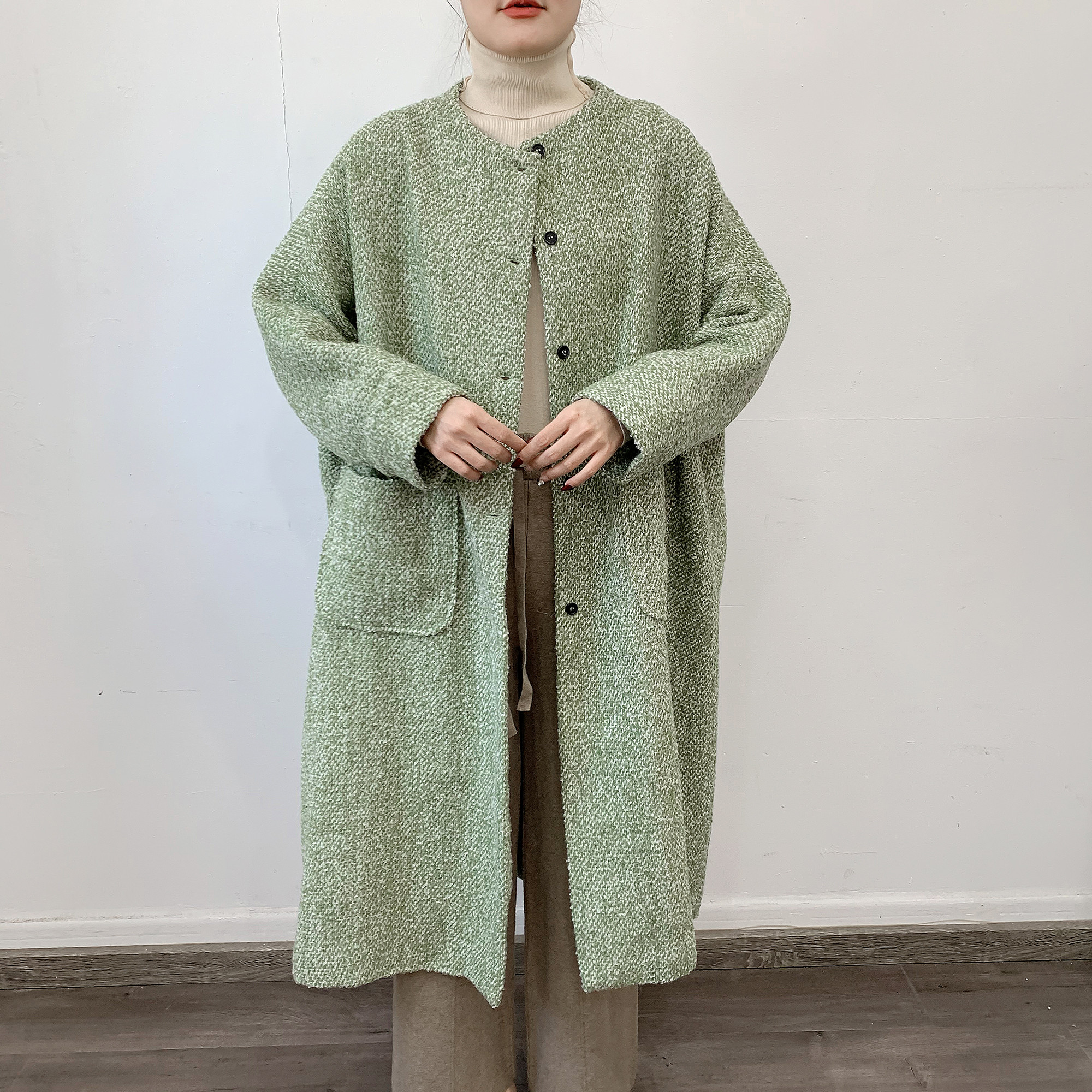en-enウール混紡・点々ツイード・ドルマン袖コート・草色×白