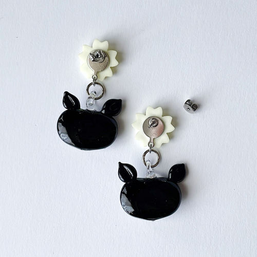 閃き / 何かをひらめいた猫ちゃんのピアス ピアス（スタッド・一