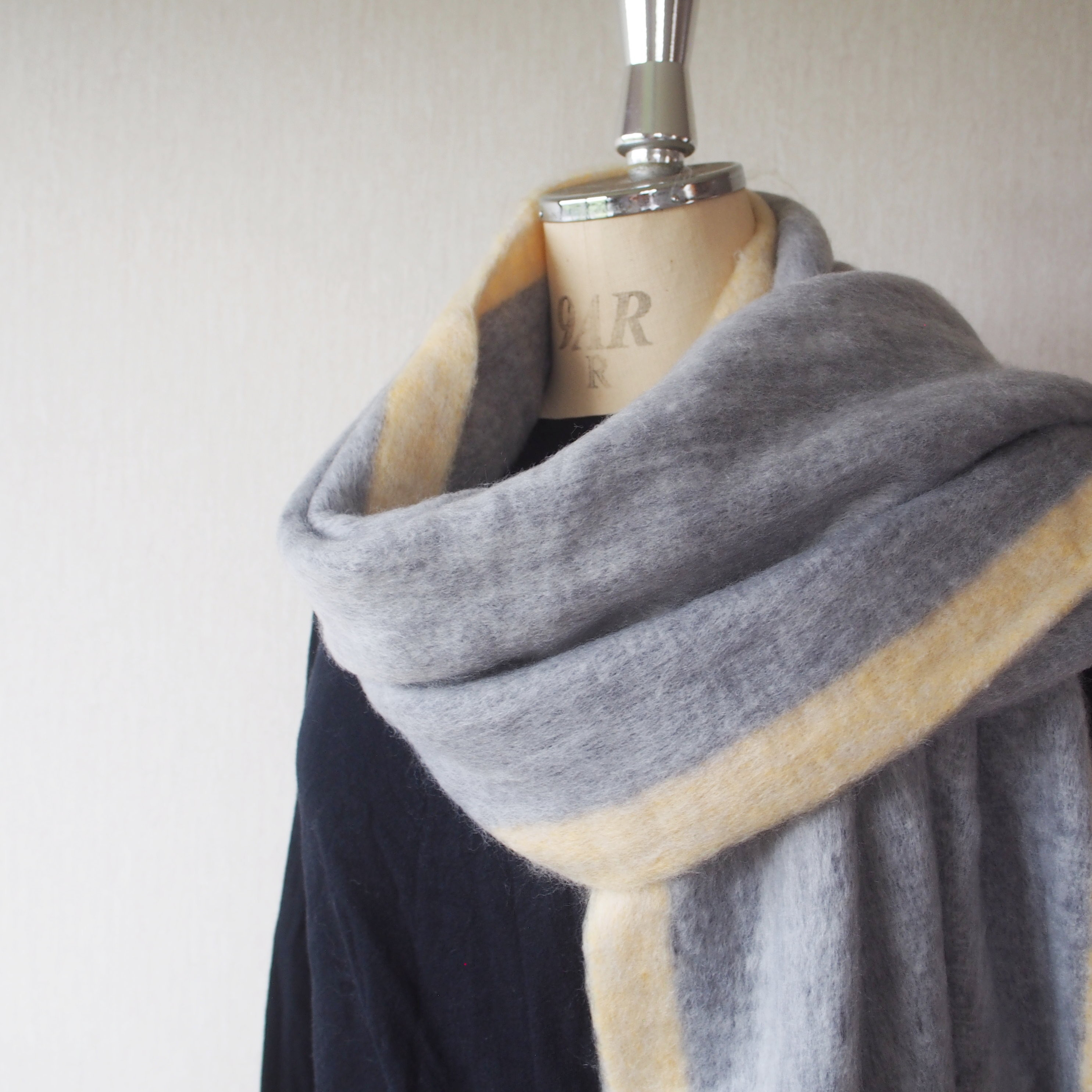 【軽くて柔らかくまとう逸品】バルキーニット・ロングマフラーGY 5,584円