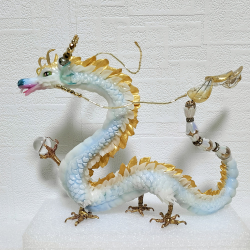 水晶と龍の置物 　縁起物オブジェ 横約21cm 水晶と龍の白置物 縁起物 オブジェ その他置物 keokeo 通販