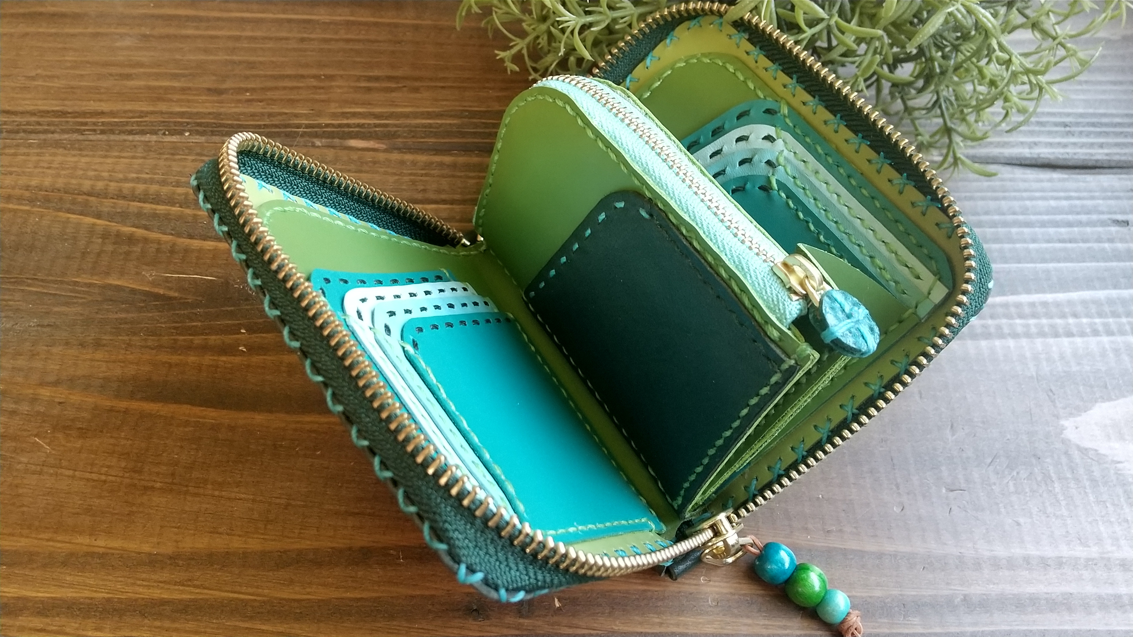 二つ折りのお財布　(グリーン)