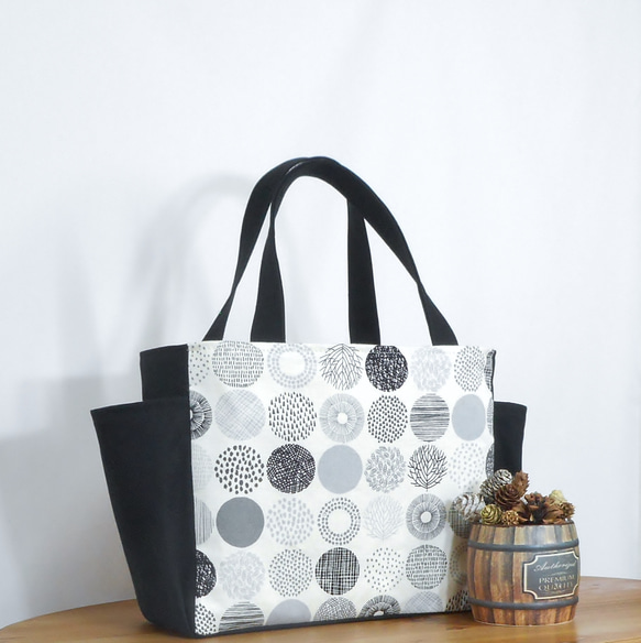 専用☆サイドポケット付きぷっくりバッグ☆ジョリーフルール ブラック）帆布とサークルツリーのサイドポケット付きミニトート