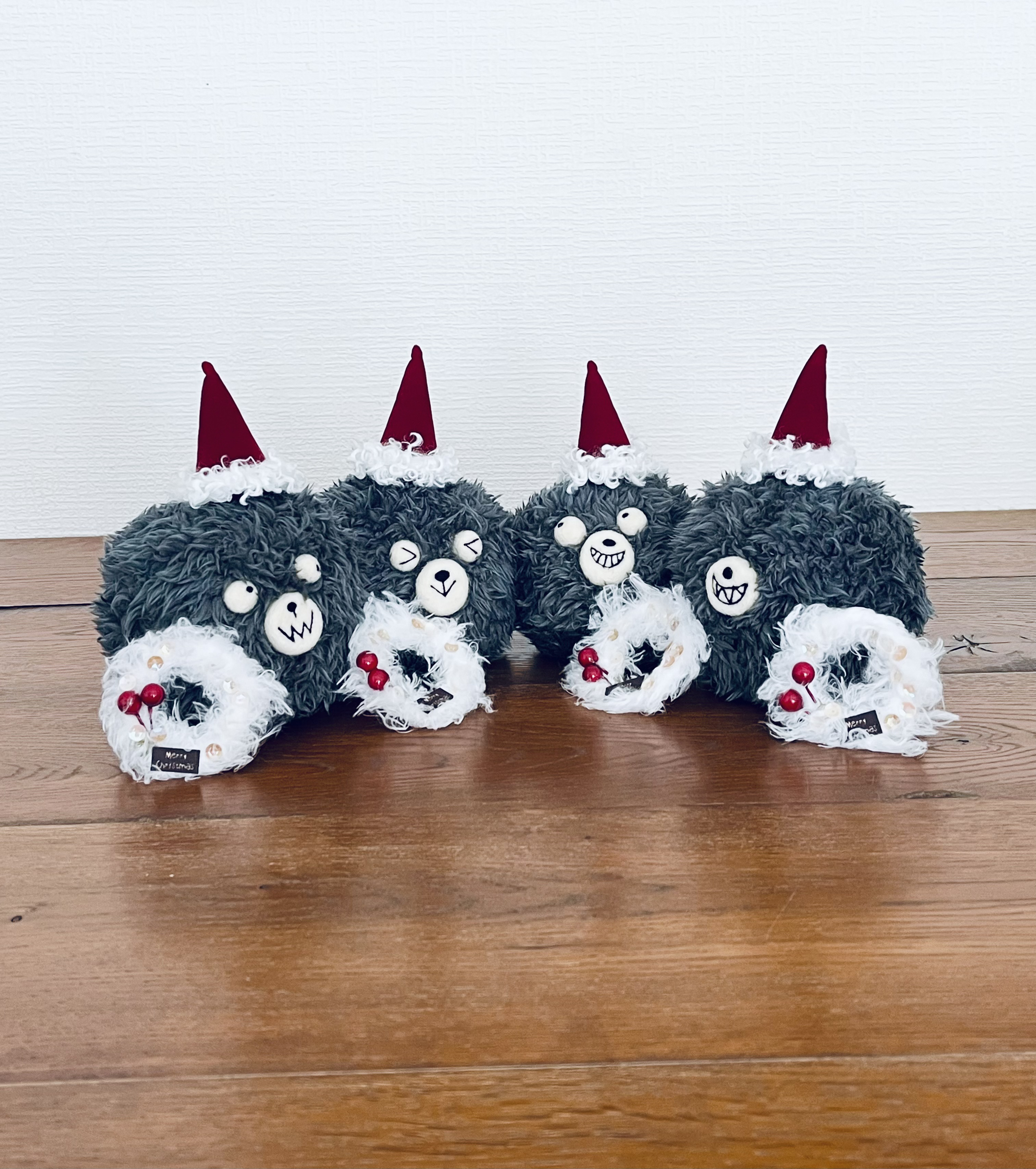 【ふわふわモンスターセットB】サンタ帽子とリース付き