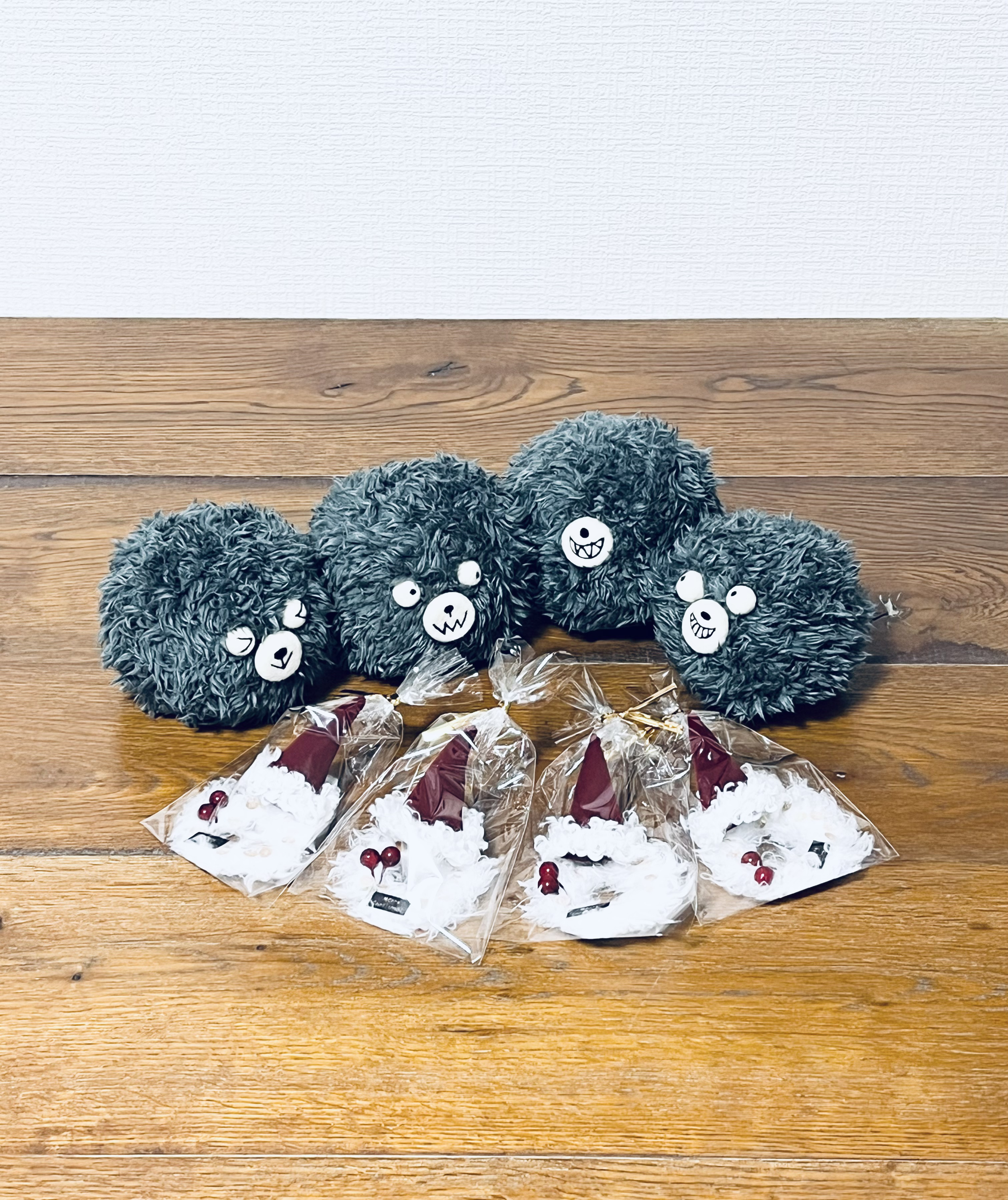 【ふわふわモンスターセットB】サンタ帽子とリース付き