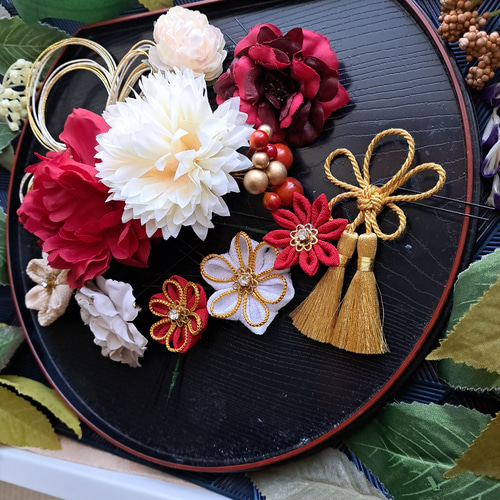 和風髪飾り 赤白花 アクセサリー つまみ細工 和装小物（帯・半襟