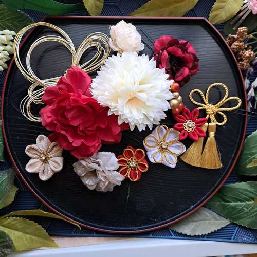 和風髪飾り 赤白花 アクセサリー つまみ細工 和装小物（帯・半襟