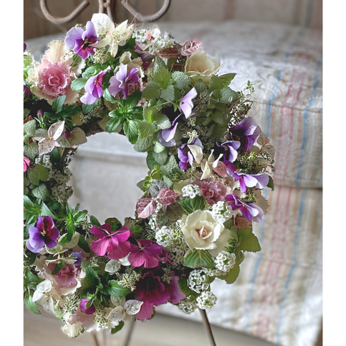 ビオラと葉牡丹の寄せ植えリース ☆*:.｡. 幸せのwreath 「 木漏れ日と