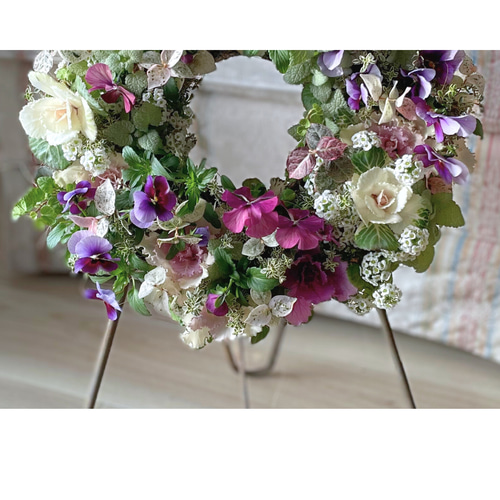 ビオラと葉牡丹の寄せ植えリース ☆*:.｡. 幸せのwreath 「 木漏れ日と