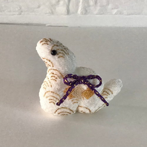 干支 へび 巳 花の根付 つまみ細工 ちりめん細工 その他置物