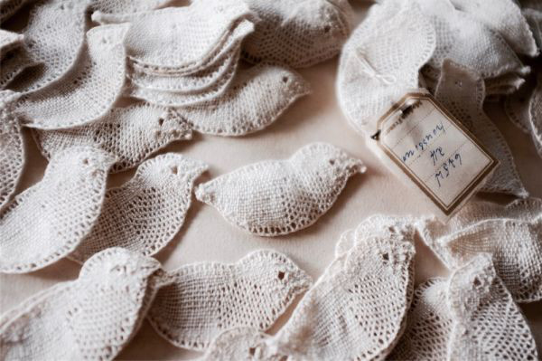 アンティーク 1880年頃 ミラネーゼレース 飛ぶ鳥 ボビン編リネンドイリー S)(残6/在庫8)フランス アンティーク リネン ドイリー カット