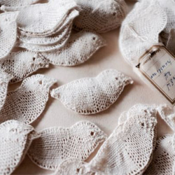 アンティークカメオ イタリア 洗濯物を運ぶ女性 人物風景画 ボビン編刺繍レース付 Amazon | イタリア製ビーナス像（ガーデン オーナメント） 水を