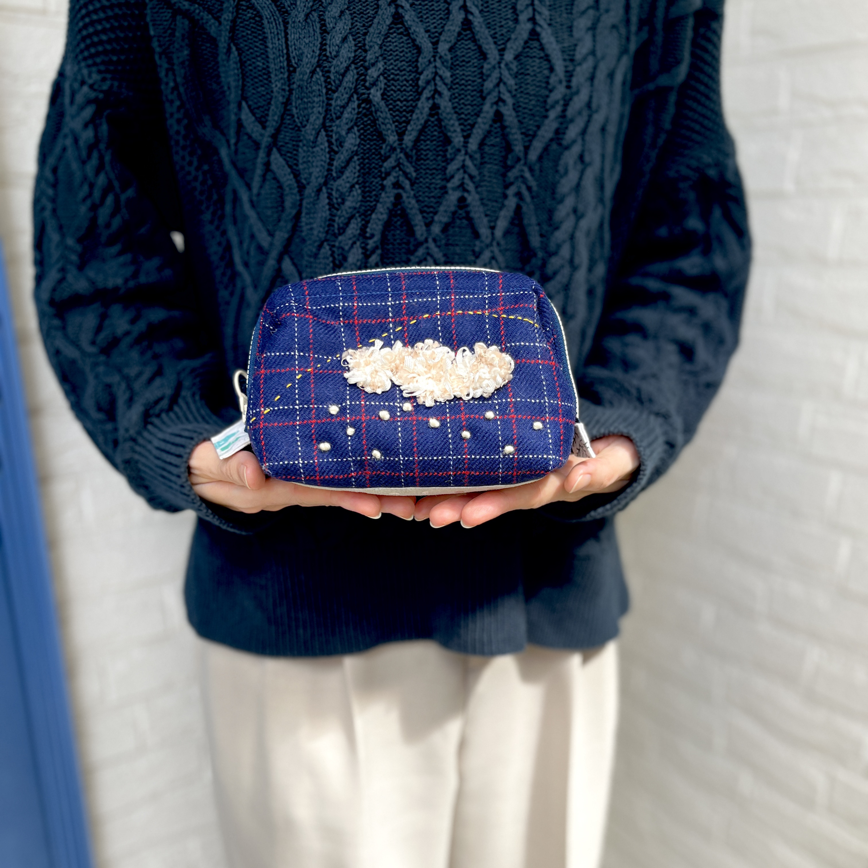 ハギレのポーチ　ワイヤー口金　ウール雲