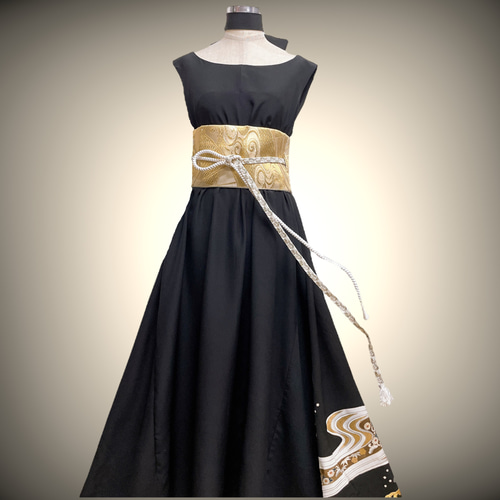 LL 着物リメイク 正絹 黒留袖 シンプルゆったりワンピース着丈104 着物リメイク 正絹 黒留袖 両面着用 125㌢ アンシンメトリー