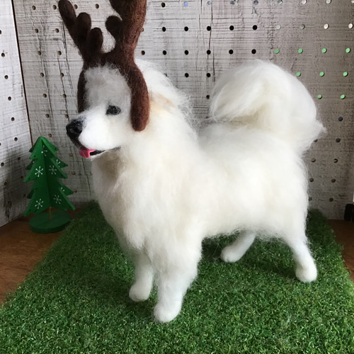 トナカイコスプレのグレートピレニーズ（立ち姿） トナカイコスプレのグレートピレニーズ（立ち姿） 羊毛フェルト