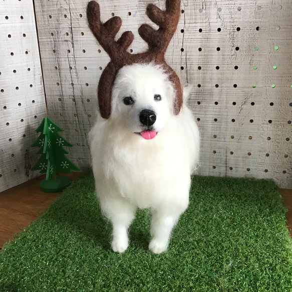 トナカイコスプレのグレートピレニーズ（立ち姿） トナカイコスプレのグレートピレニーズ（立ち姿） 羊毛フェルト