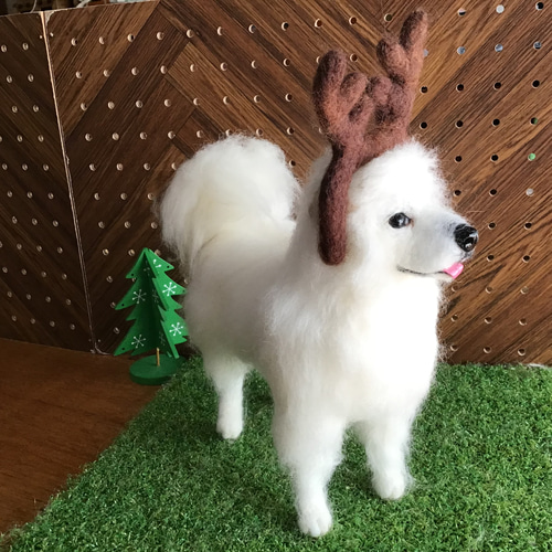 トナカイコスプレのグレートピレニーズ（立ち姿） トナカイコスプレのグレートピレニーズ（立ち姿） 羊毛フェルト